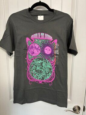Believe In The Universe Tee In Grey/Pink Small